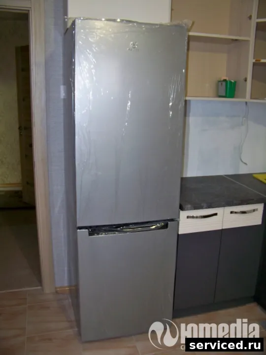 Холодильник Indesit