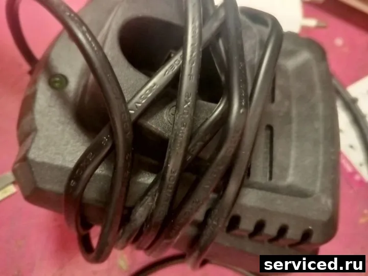 Зарядное устройство  HYCH0 130841500G