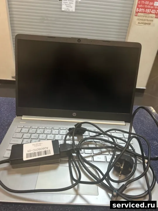 Ноутбук hp с наклейками