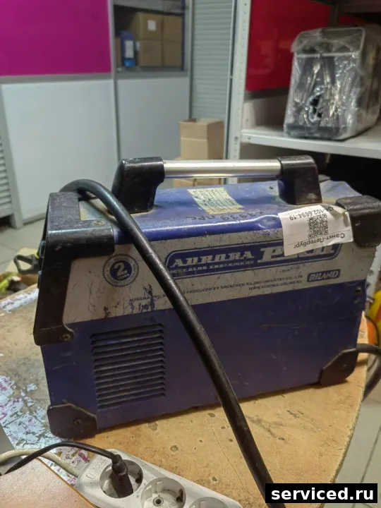 Инверторный сварочник Aurora inter 200